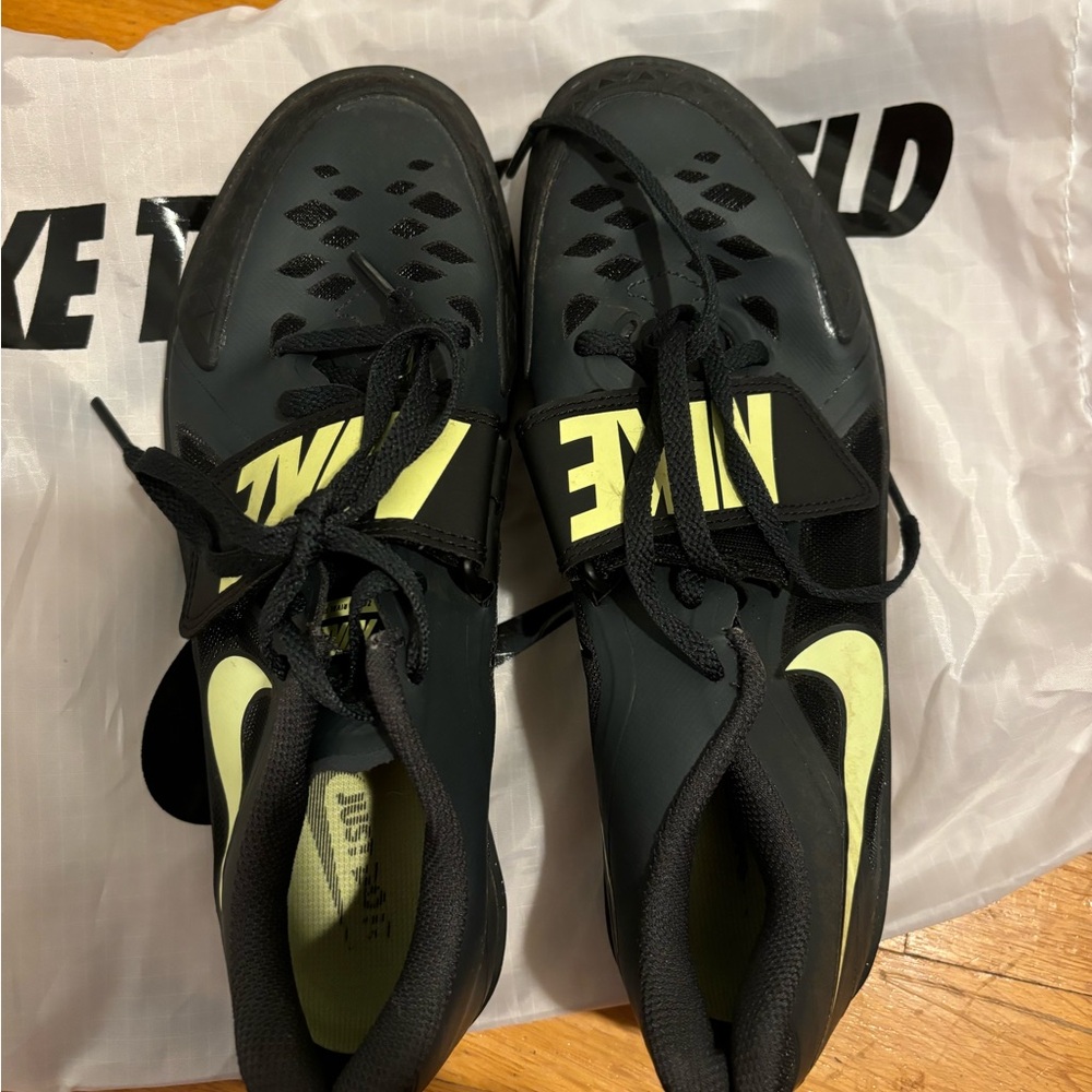 Track and field throwing shoes